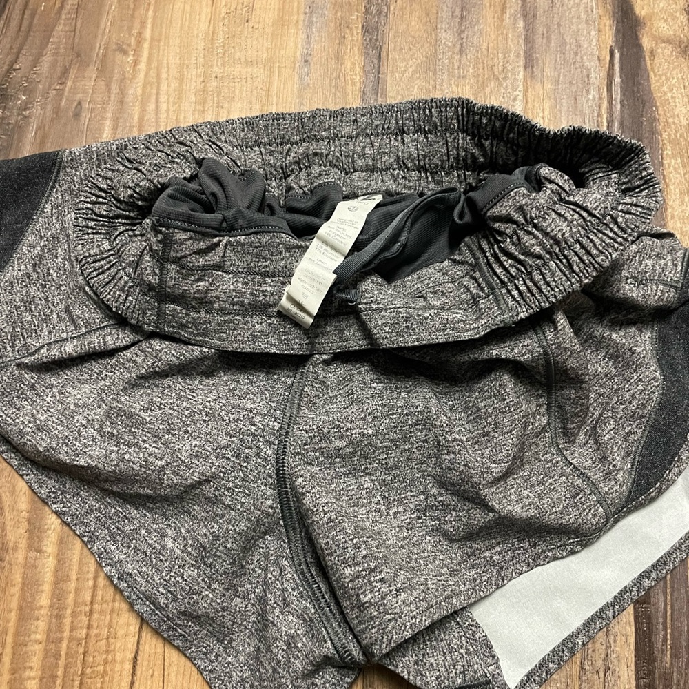Lululemon Gray size 6 2.5 Hotty hot shorts